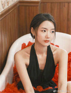 《女教师被学生糟蹋在线观看-男女影院》