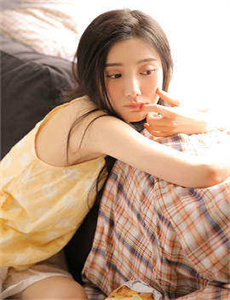 《美女的烦恼在线观看-一女三黑人玩4P惨叫A片》