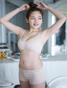 《内衣秀露了毛-二次元美女被捆绑用震蛋折磨》